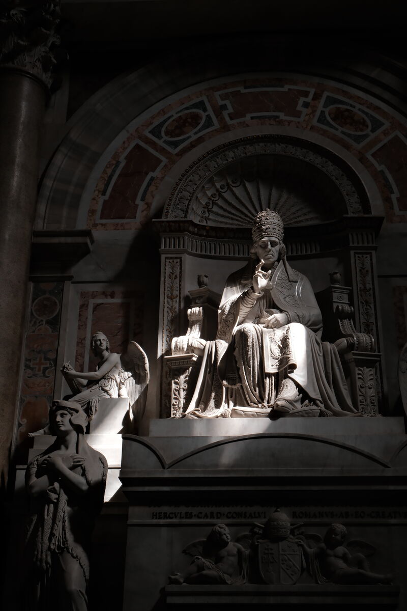 Eiffel Tower (daytime)