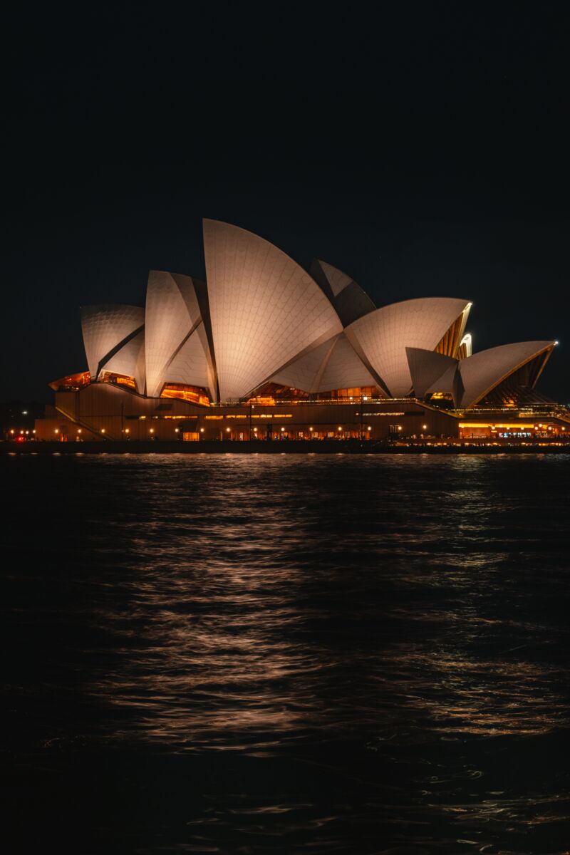 Eiffel Tower (daytime)