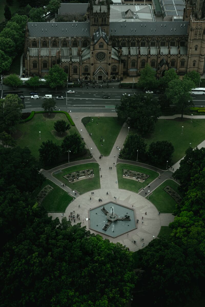 Eiffel Tower (daytime)